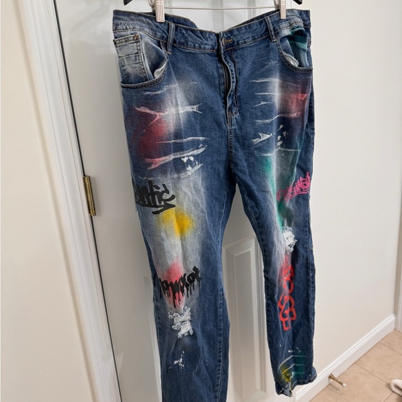 Size 42 distressed graffiti Jeans - Picture 2 of 2